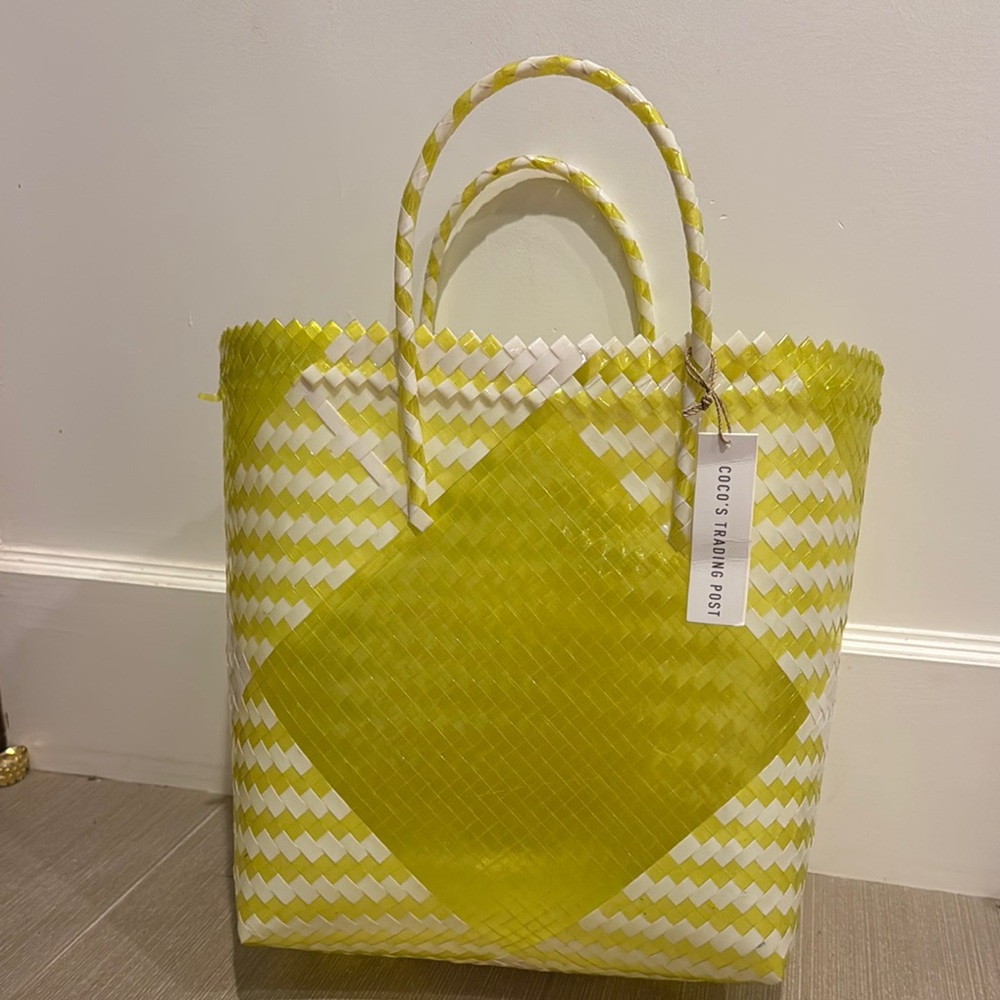 Yellow and White Woven Tote Bag with Chevron Pattern and Structured Shape
